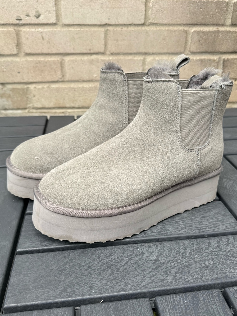 Womens Suede Platform Chelsea Boot with Faux Fur Lining - Light Gray size 8.5